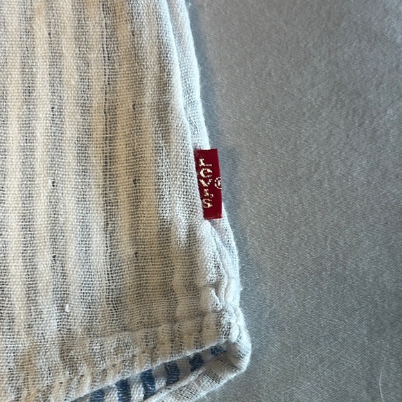 Levi’s - Blue and White Button Down sleeveless Shirt with Pointed Collar - Picture 3 of 4